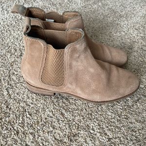 Tom’s booties